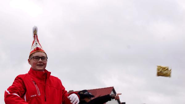 So feiern sich die Narren beim größten Umzug in Westmittelfranken.