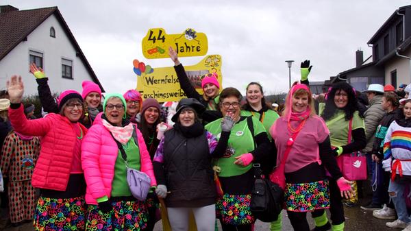 So feiern sich die Narren beim größten Umzug in Westmittelfranken.