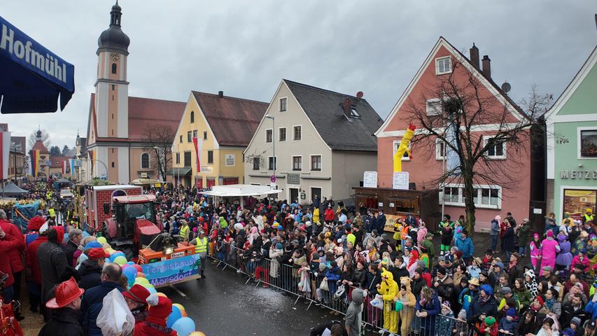 80 Wagen und Tausende Narren: Allersberg feiert Fasching - und hier sind die Bilder!