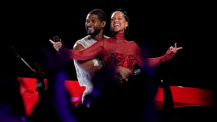 Die Halftime-Show bestritt in diesem Jahr R&B-Star Usher. Vor allem sein Duett mit Alicia Keys zu dem gemeinsamen Hit "My Boo" überzeugte.