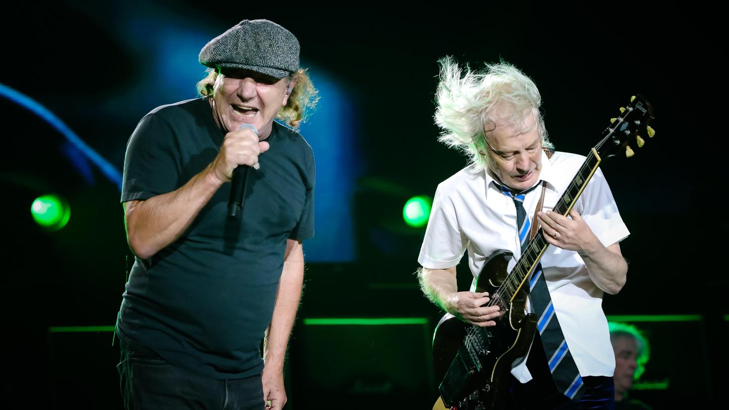 Brian Johnson und Angus Young bei einem Konzert 2023. AC/DC kommt 2024 endlich wieder nach Nürnberg.