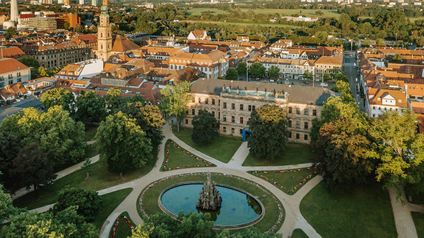 Lange Zeit wurde moniert, dass sich Erlangen mit seinen zahlreichen Sehenswürdigkeiten wie hier dem Schlossgarten unter Wert verkauft. Nun greifen zum Glück die verschiedenen Initiativen.