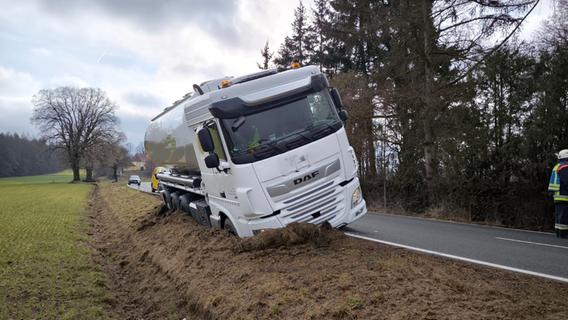 Straße nach Unfall gesperrt: Wieder freie Fahrt zwischen Auerbach und Neuhaus