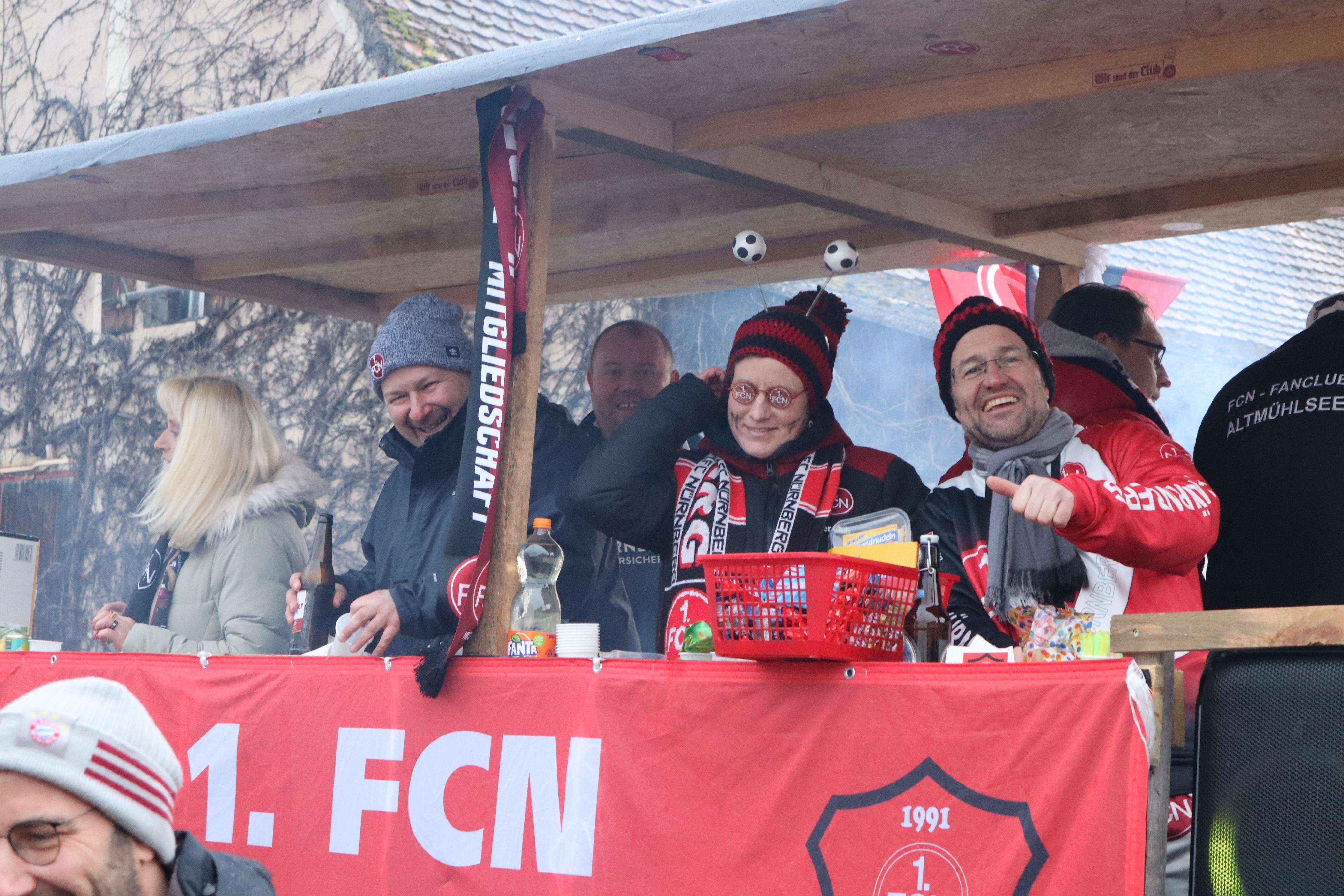 Sollten die Fans mit der sportlichen Leistung ihres Clubs nicht so glücklich sein, hat man das ihnen stimmungsmäßig auf jeden Fall nicht angemerkt.