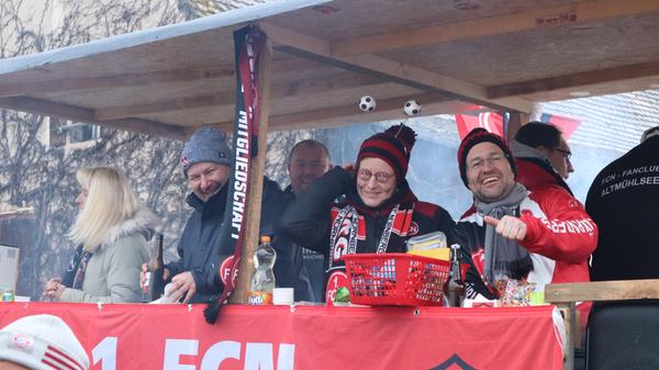 Sollten die Fans mit der sportlichen Leistung ihres Clubs nicht so glücklich sein, hat man das ihnen stimmungsmäßig auf jeden Fall nicht angemerkt.