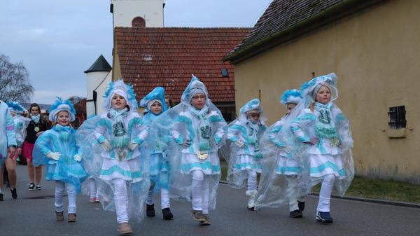 Die Gardemädchen der KG Minnesänger aus Wolframs-Eschenbach.