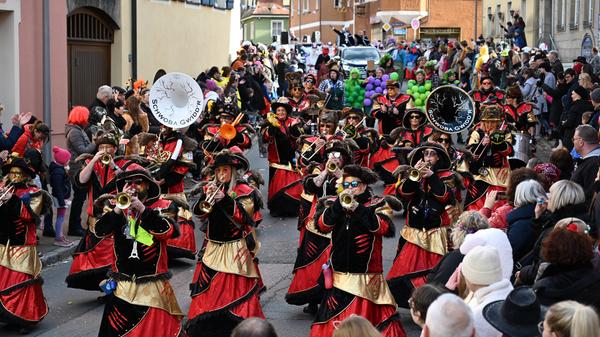 Einen prächtigen Auftritt legten die Besucher vom Schwoba Gwidd'r aus Oberkochen hin.