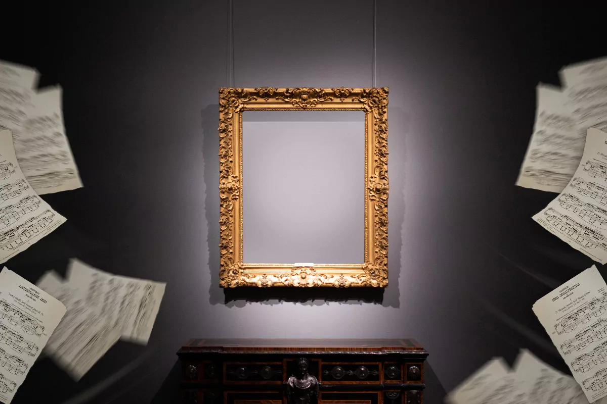 Von Anfang April bis Ende Oktober bietet die "Stadtrallye Kunstraub" die Möglichkeit, in Nürnbergs Altstadt selbst spielerisch zum Kunstdieb zu werden: Bis zu 60 Spieler und Spielerinnen müssen den Meisterdieb erst von den eigenen Fähigkeiten überzeugen, bevor die Neulinge selbst tätig werden dürfen. Die entschlüsselten Informationen und Rätsel helfen am Ende beim Einbruch selbst - oder spielt der Meisterdieb selbst ein falsches Spiel?  Das und alle weiteren Informationen finden Sie hier heraus. 