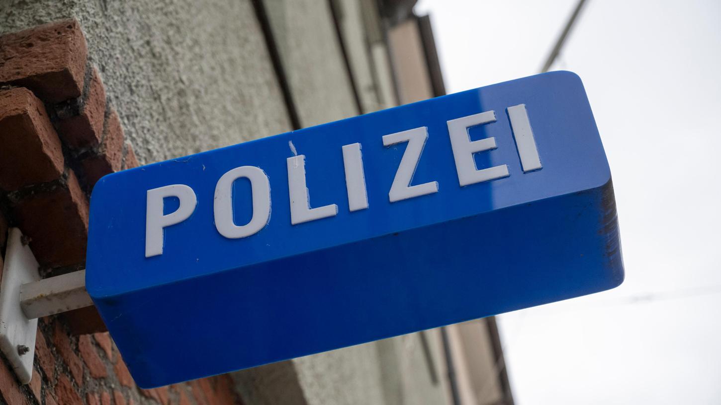 Eine Frau meldete sich an Aschermittwoch in der Schwabacher Polizeiinspektion und berichtete von einem sexuellen Übergriff. Doch nach ersten Ermittlungen stellte sich heraus, dass sie falsche Angaben zum Tatablauf gemacht hatte.