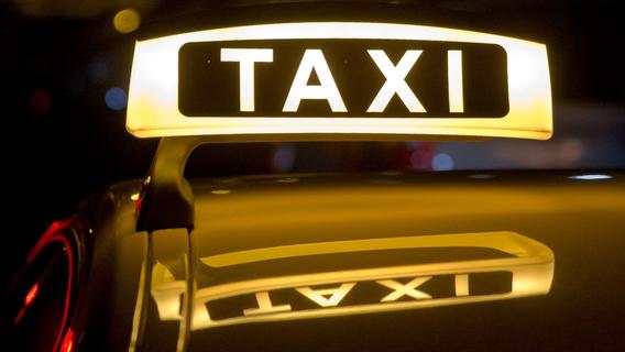Versuchter Diebstahl eines Taxis: Fahrgast greift Taxifahrer in Regensburg an