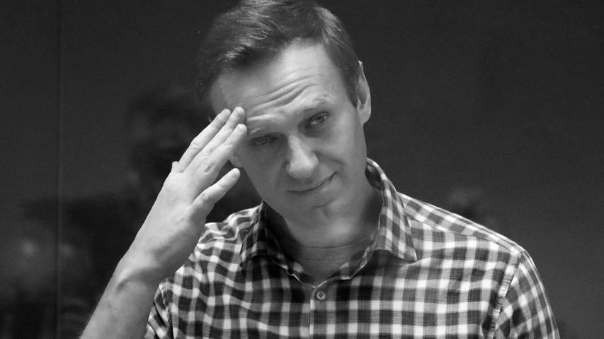 Alexej Nawalny war der wohl bekannteste Kremlgener. 2020 überlebte er nur knapp einen Giftanschlag und sitzt wegen angeblichem "Extremismus" in russischer Haft. Menschenrechtsorganisationen fordern seit langem Nawalnys Freilassung. Am 16. Februar starb der 47-Jährige nach Angaben russischer Behörden nach einem Spaziergang in seiner sibirischen Strafkolonie. 