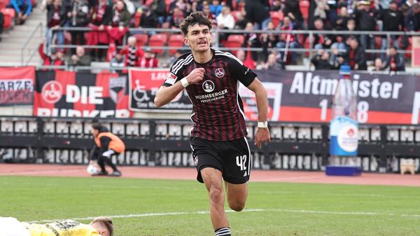 Die Nürnberger drückten vor allem nach dem Wechsel, Uzun bescherte den Franken mit einem Schlenzer aus rund 20 Metern den Ausgleich. Keeper Julian Krahl (89.) rettete den Gästen vor dem völlig freien Sebastian Andersson das Remis.