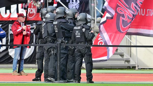 995 Tage nach Funkels bis dato letztem Spiel im Fußball-Geschäft überzeugten seine Spieler durch Einsatz und defensive Stabilität.