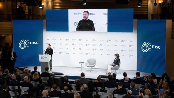 Selenskyj warnt in München vor "Monster" Putin und setzt auf neue Waffen