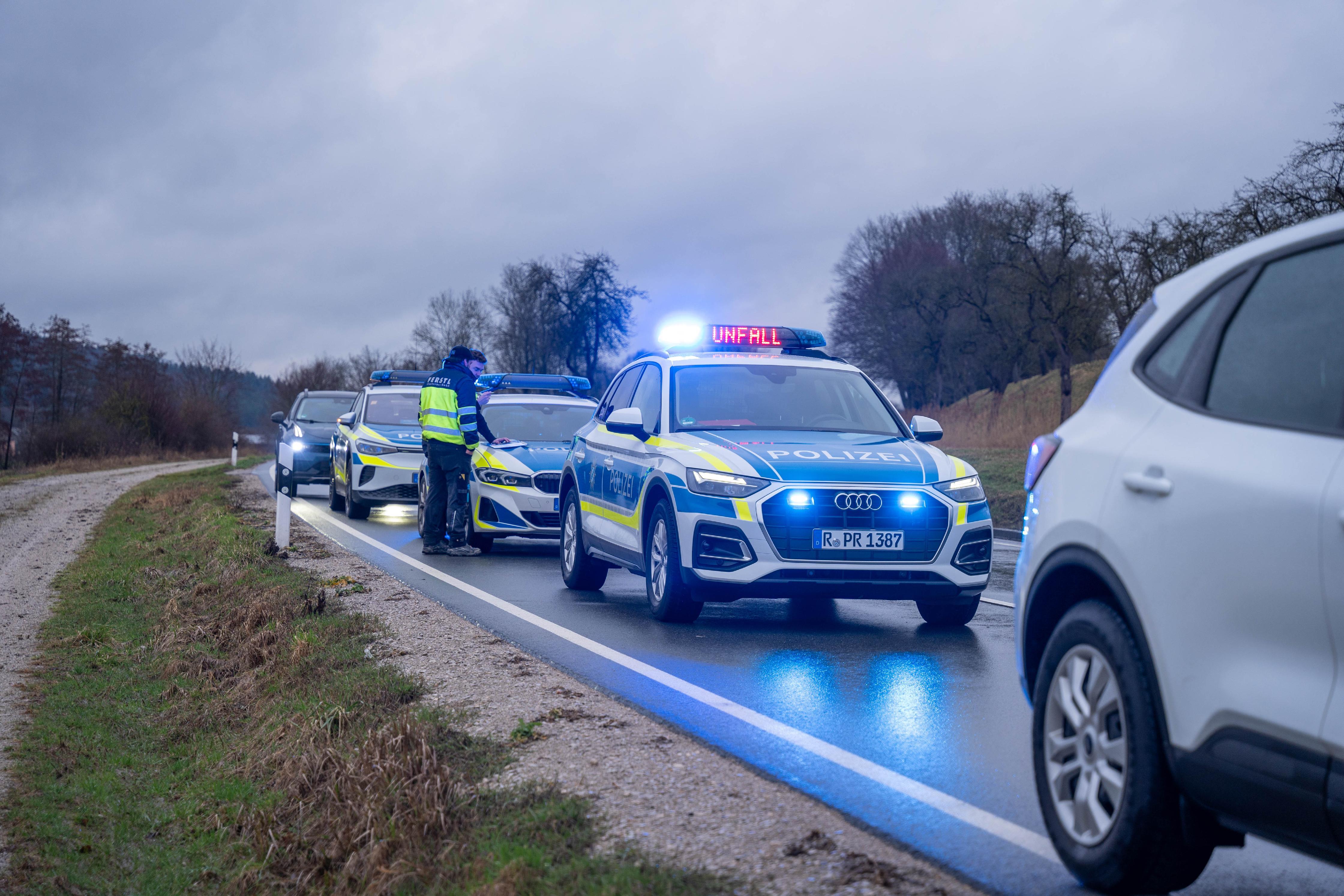 Heftiger Unfall Bei Berching: Zwei Schwerverletzte Nach Frontalkollision