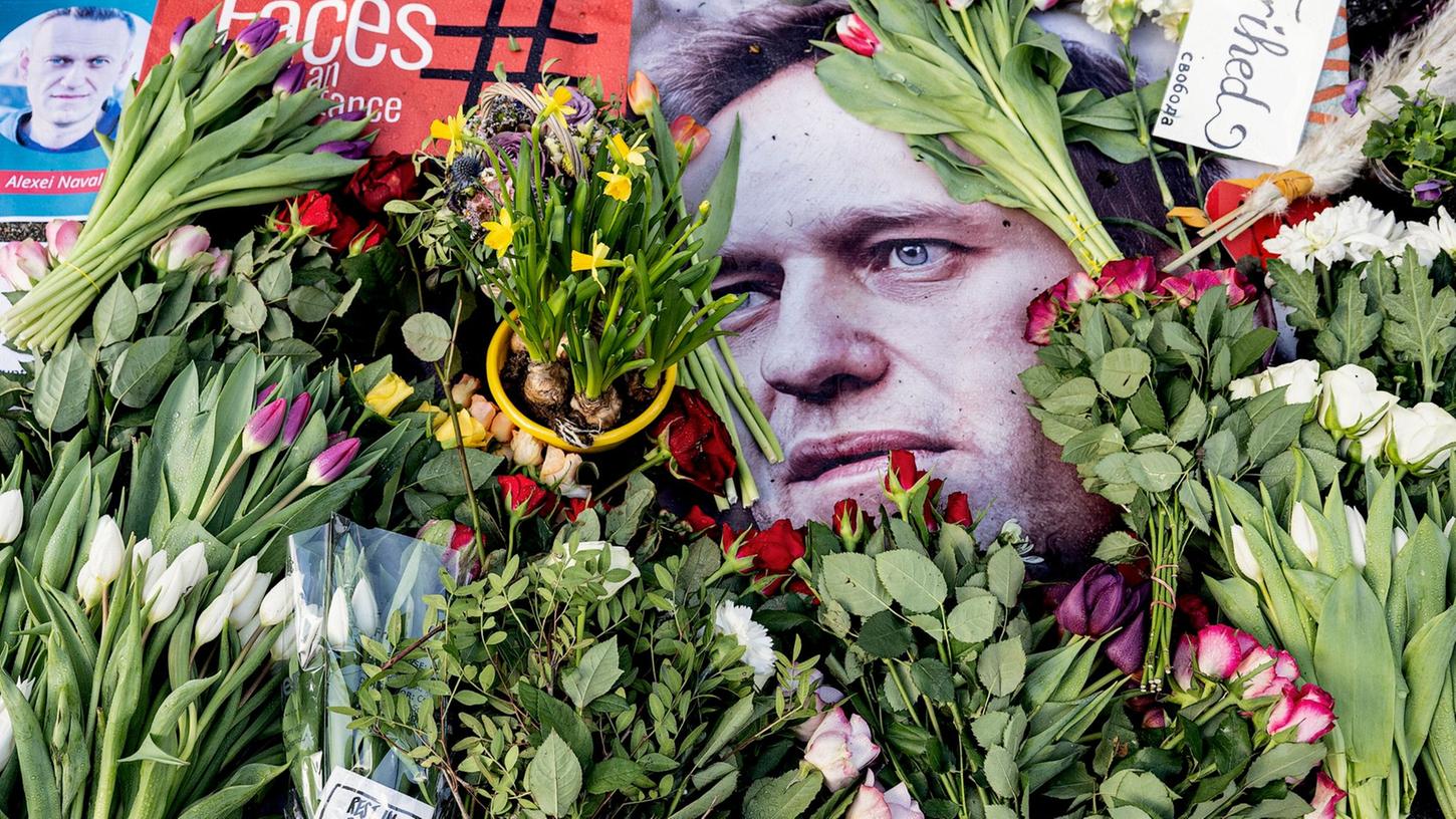 Gedenken an Alexej Nawalny vor der russischen Botschaft in Kopenhagen.