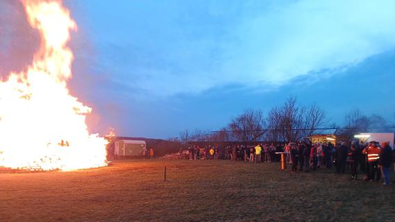 "Wir brennen für die Landwirtschaft": 400 Besucher kamen zum Mahnfeuer der Bauern in Ursheim
