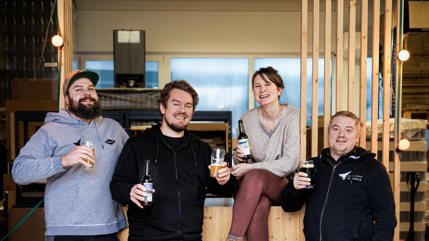 Das Team vom Orca-Brau möchte in Zukunft ein Bier-Lokal eröffnen. (Von links: Maximilian Olbrich, Felix vom Endt, Susanne vom Endt, Fritz Großkopf) Das Team vom Orca-Brau möchte in Zukunft ein Bier-Lokal eröffnen. (Von links: Maximilian Olbrich, Felix vom Endt, Susanne vom Endt, Fritz Großkopf)