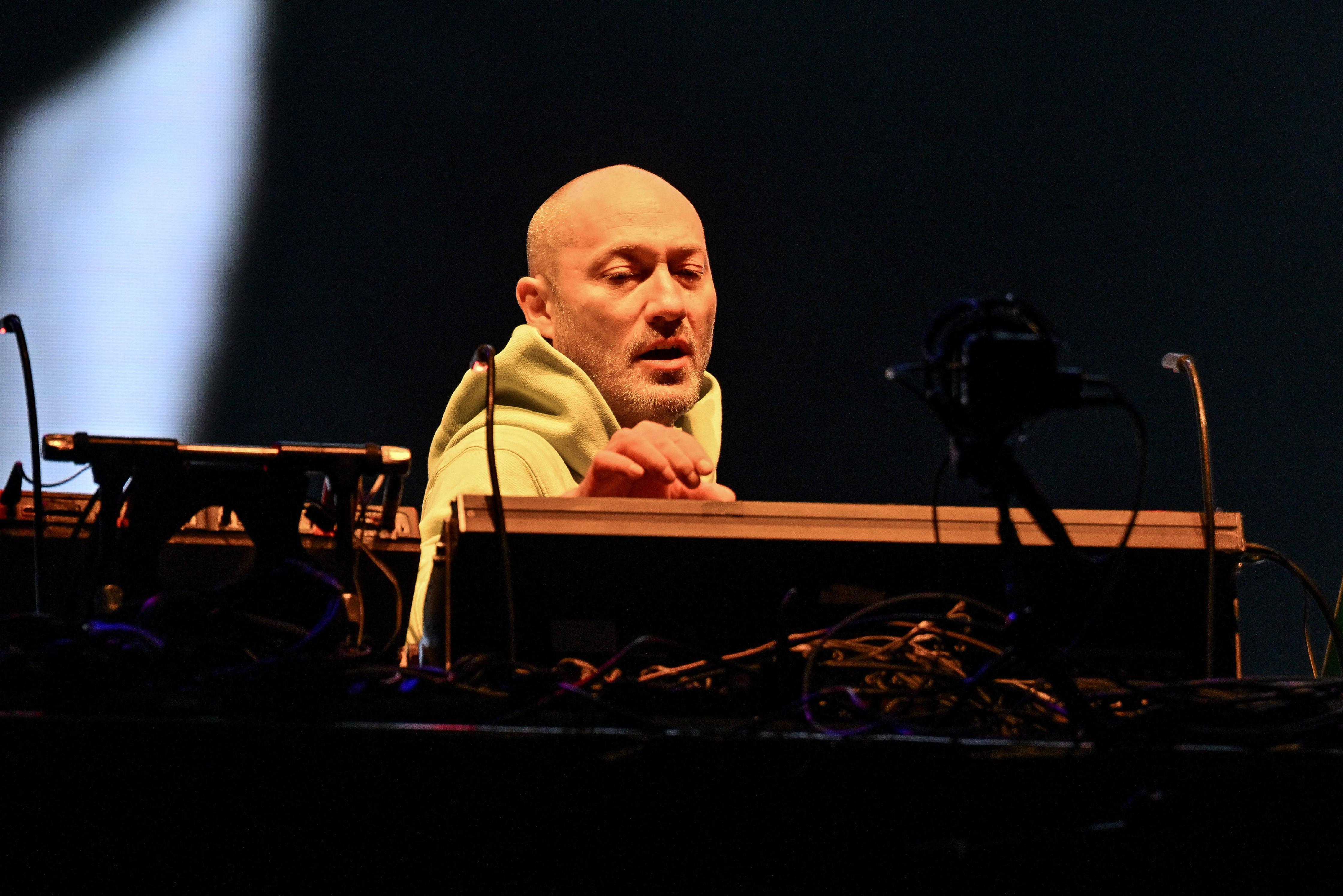  Paul Kalkbrenner spielt 2024 live in Regensburg auf dem Dultplatz Motiv 