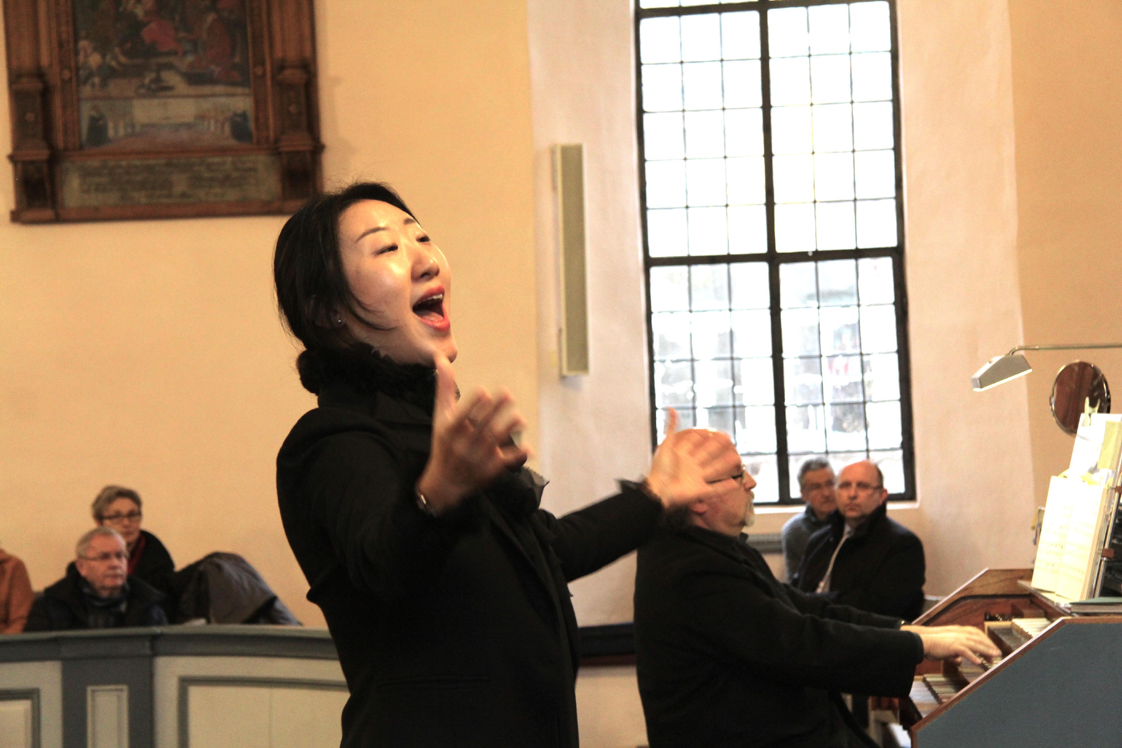 Begeisterte Chorleiterin: Kantorin Seonghyang Kim verlässt die Kreisstadt.