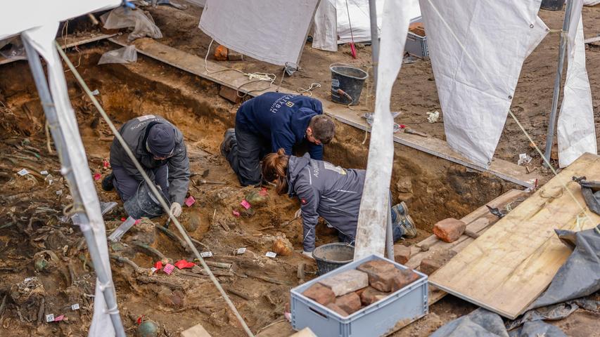 Bilder vom Massengrab in Nürnberg: So arbeiten die Archäologen auf dem Pestfriedhof