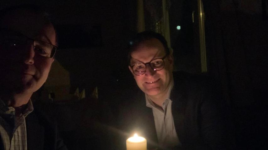 Jens Spahn bei Kerzenschein: Warum dieses Interview mit dem CDU-Politiker fast nicht geklappt hätte