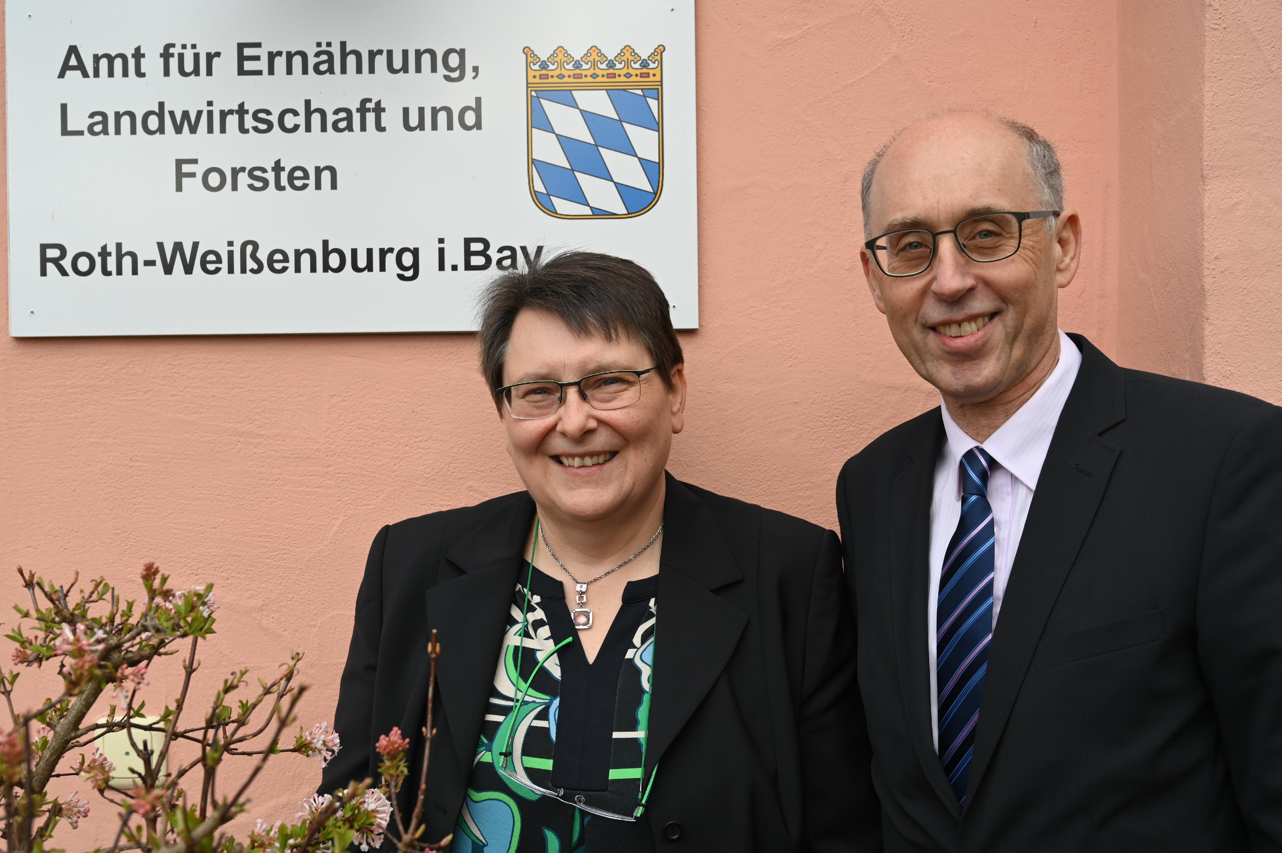 Ingrid Bär ist die neue Leiterin vom Amt für Ernährung, Landwirtschaft und Forsten Roth-Weißenburg. Hans Walter hinterlässt ein "wohlbestelltes Amt".