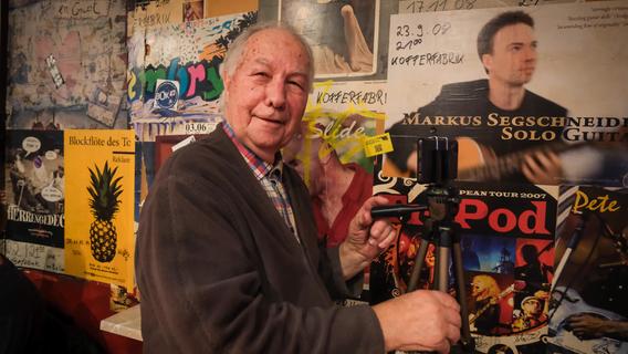 "Dahamm bleib ich net": Warum ein 86-jähriger Franke fast täglich auf Konzerte geht