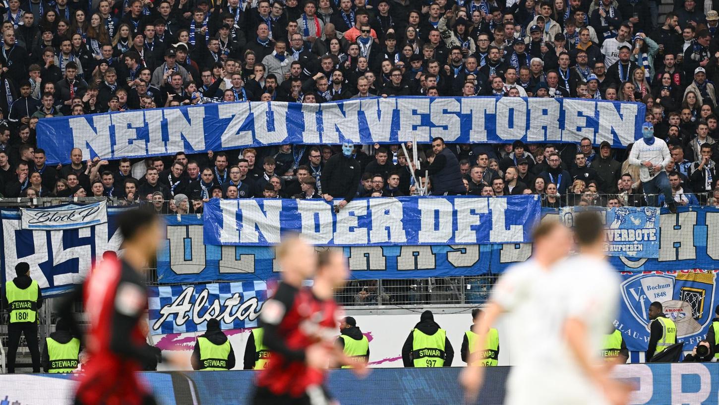 Seit Wochen protestieren die Fans in der ersten und zweiten Bundesliga gegen den Investoren-Einstieg bei der DFL. Seit Wochen protestieren die Fans in der ersten und zweiten Bundesliga gegen den Investoren-Einstieg bei der DFL.