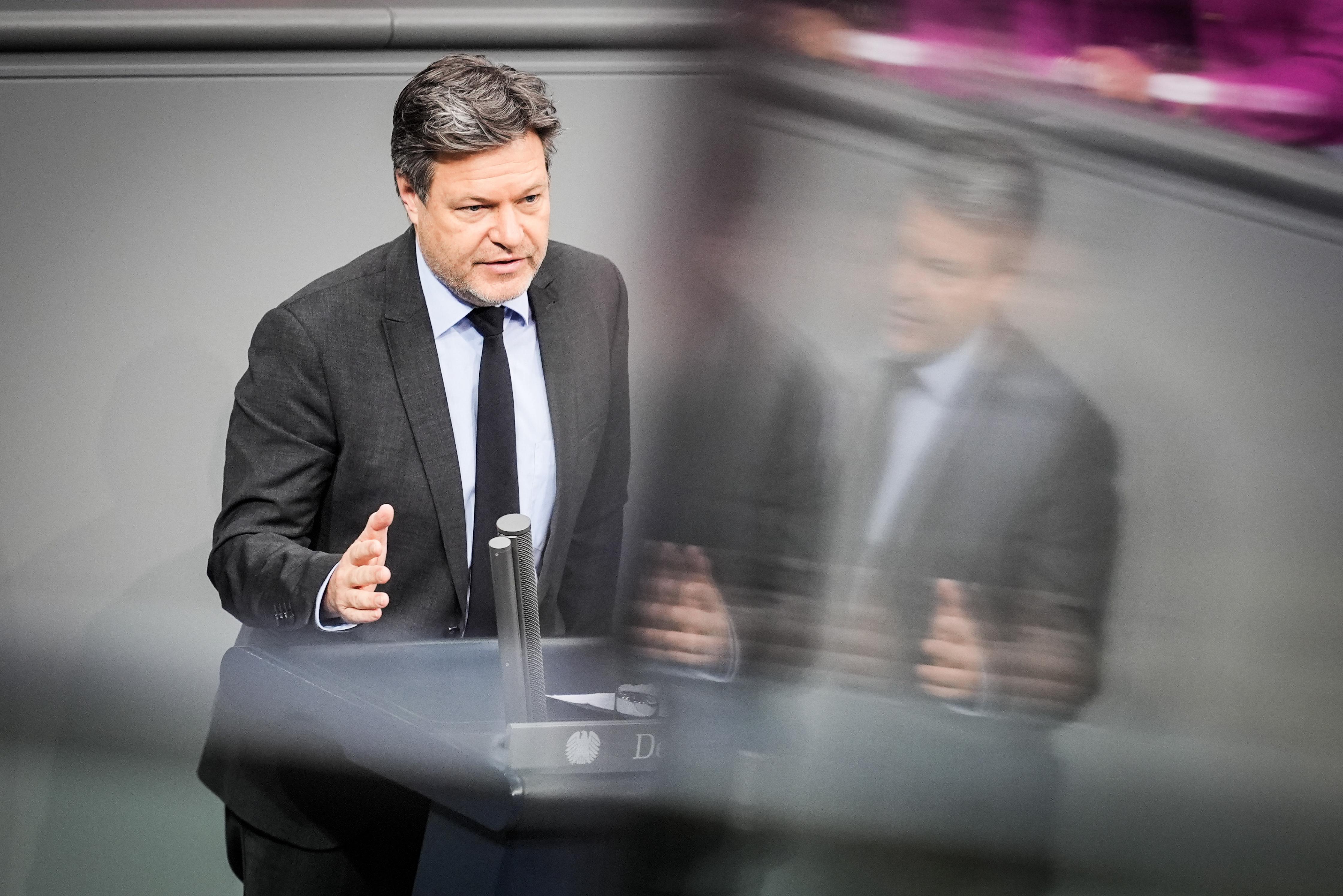 &nbsp;Robert Habeck (B&uuml;ndnis 90/Die Gr&uuml;nen), Bundesminister f&uuml;r Wirtschaft und Klimaschutz, spricht in seiner Regierungserkl&auml;rung zum Jahreswirtschaftsbericht im Bundestag.