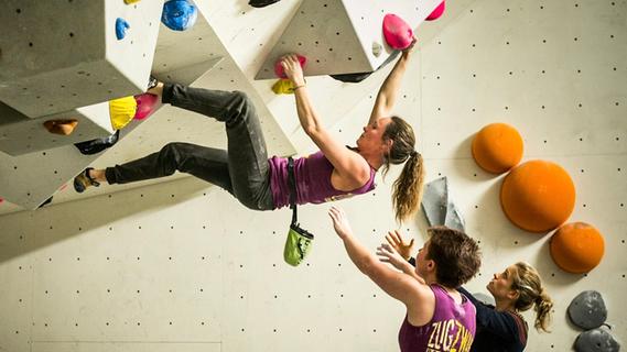 Boulderverein Auerbach veranstaltet Feier und Spaß-Wettbewerb „3 mit Kraut“ mit Spitzensportlern