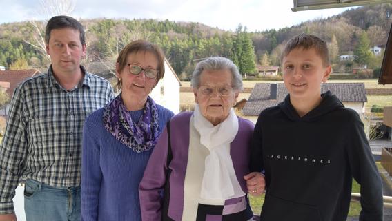 Anna Krüger aus Schambach ist 103 Jahre alt - gibt es ein Geheimnis hinter ihrem hohen Alter?
