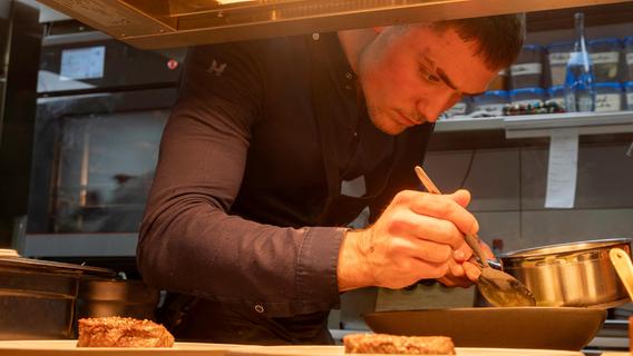 Derbe Sprüche, Hektik, Perfektion: So läuft es in der Küche eines Nürnberger Sterne-Restaurants