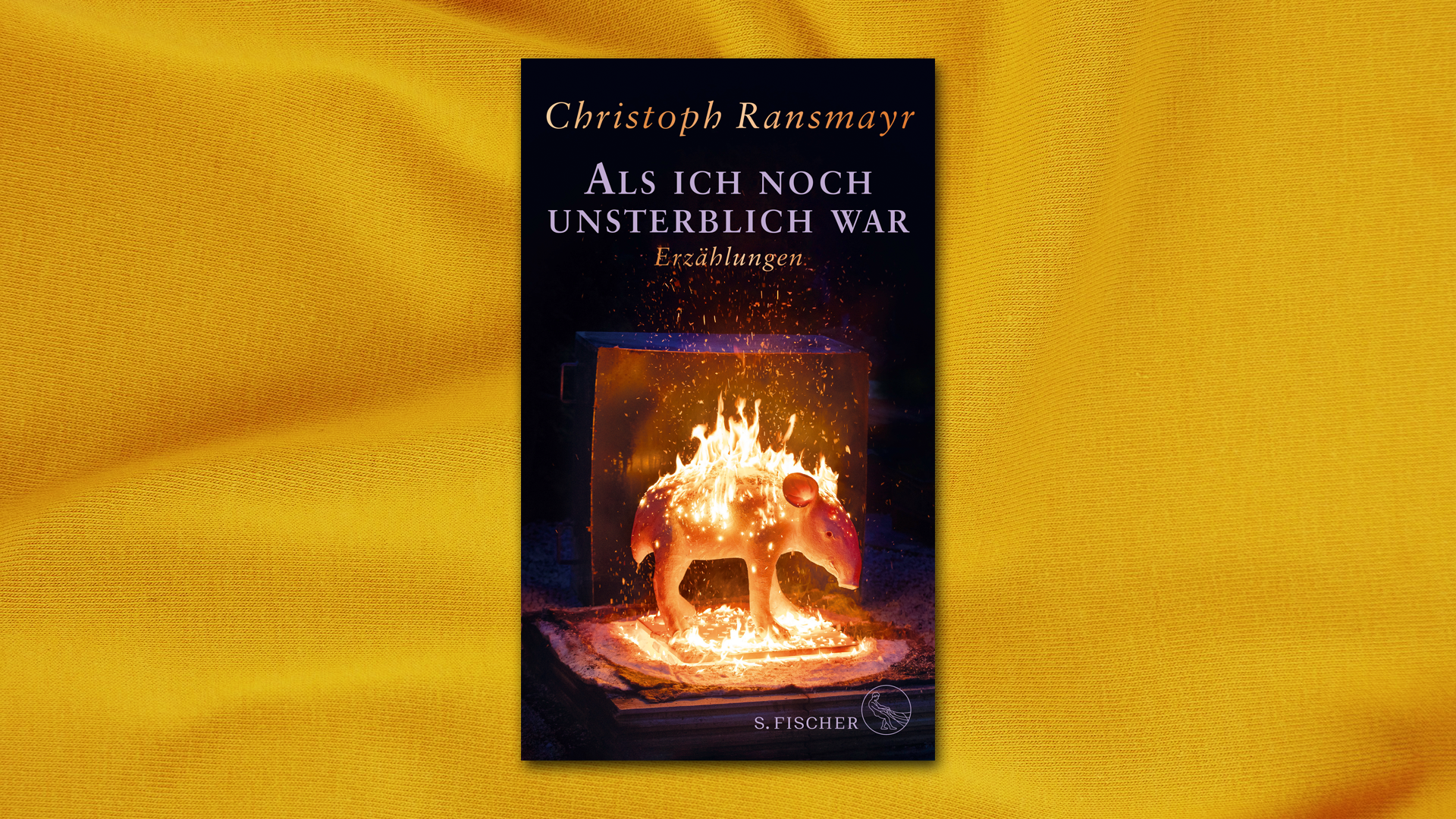 Ein Tapir in Flammen leuchtet dem Leser auf dem Umschlag des neuen Buchs von Christoph Ransmayr entgegen. Wie es dazu kam, erzählt der Autor im Vorwort von "Als ich noch unsterblich war". 13 andernorts bereits erschienene Texte hat der bedeutende Romancier hier zusammengestellt, mit denen er die Bandbreite darstellen möchte, in der Geschichten erzählt werden können. Das ist ihm zweifellos gelungen. Am 20. März wird der vielfach preisgekrönte Autor, der in Wien lebt und die entlegensten Gebiete der Welt bereist hat, 70 Jahre alt. Wir sagen herzlichen Glückwunsch!  (S. Fischer, 24 Euro). Marco Puschner