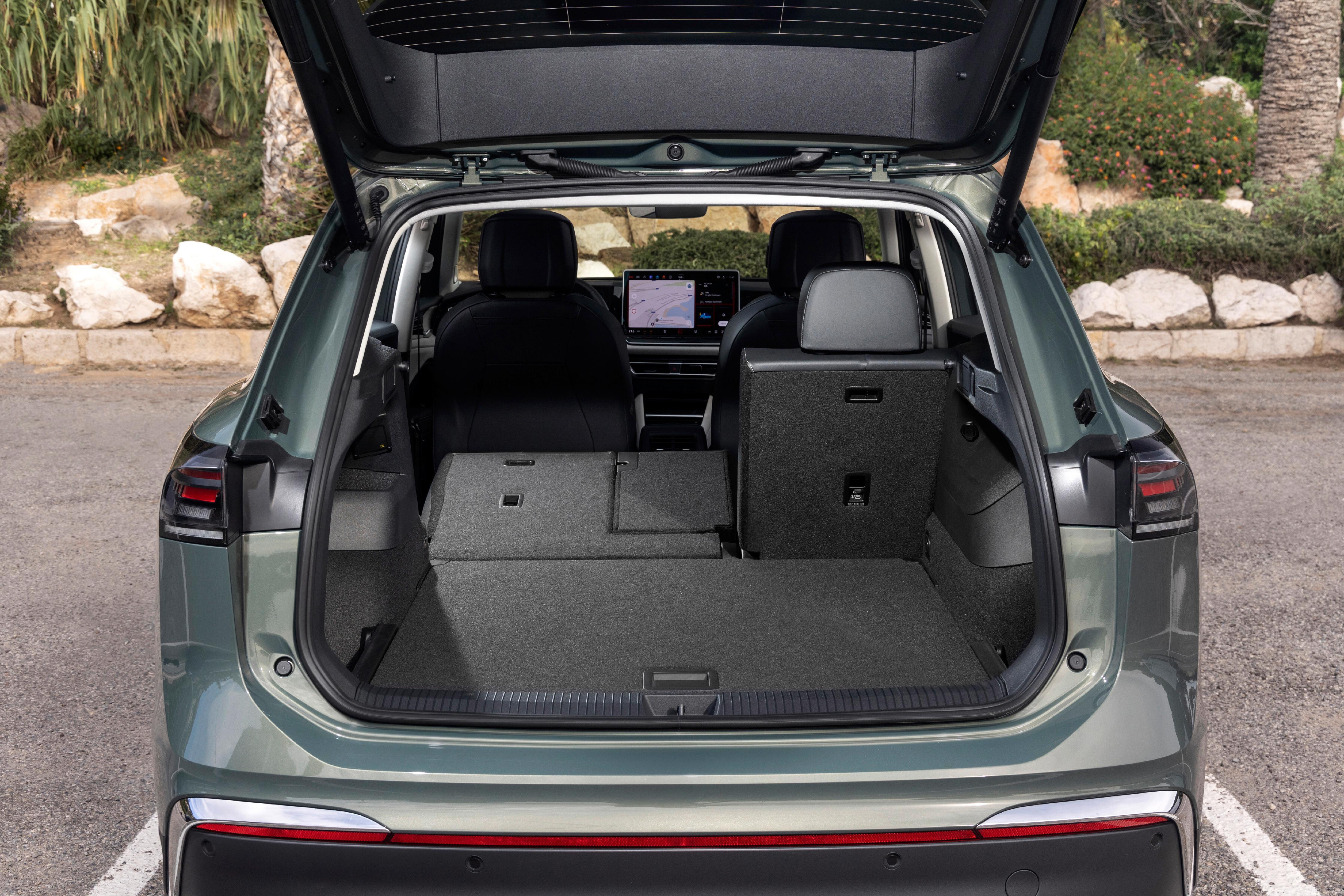 Das Kofferraumvolumen umfasst 652 bis 1650 Liter, bei den Plug-in-Hybriden sind es 160 Liter weniger.