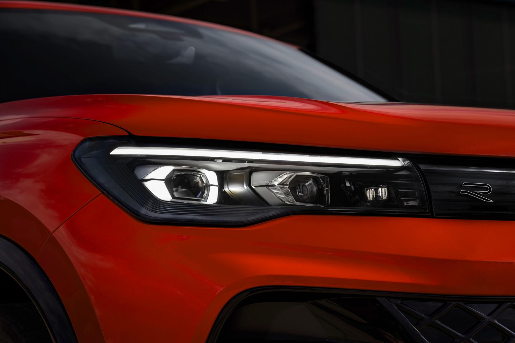 Der Tiguan bekommt das Top-Matrix-Lichtsystem von VW, das mit insgesamt 38.400 Multipixel-LEDs arbeitet.