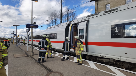 Großeinsatz am Bahnhof Siegelsdorf - ICE mit rund 250 Fahrgästen evakuiert