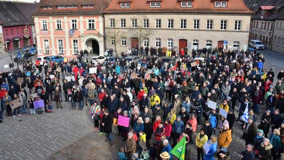 "Tolles Signal" für die Demokratie: 500 Menschen demonstrieren in Langenzenn gegen rechts