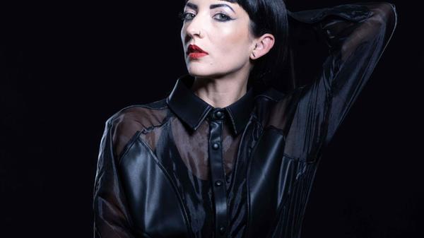 Am Freitag, 1. März, kommt DJ Juliet Fox in die Rakete. Im Gepäck hat die junge Frau hypnotisierenden Techno, der ab 23 Uhr aus den Boxen kommt.