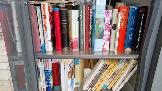 Offene Bücherregale als Bereicherung für Ortszentren: gelegentliches Chaos bleibt nicht aus