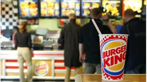 Nach der Kündigung von 89 Burger-King-Filialen werden demnächst die Gehälter für rund 3000 Mitarbeiter fällig.