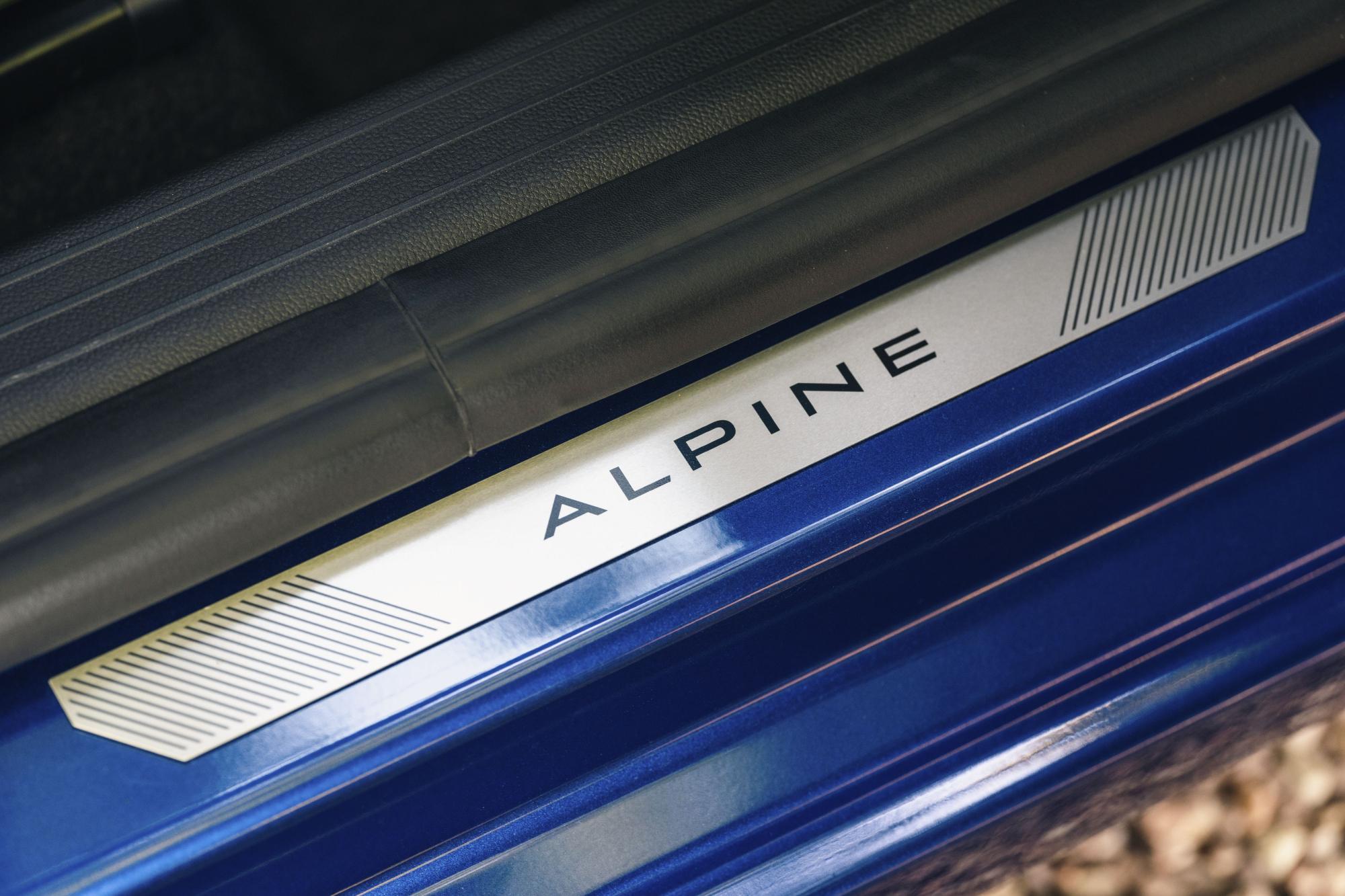 Die Topausstattung heißt Esprit Alpine, eine Bezugnahme auf Renaults Sportmarke.