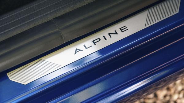 Die Topausstattung heißt Esprit Alpine, eine Bezugnahme auf Renaults Sportmarke.