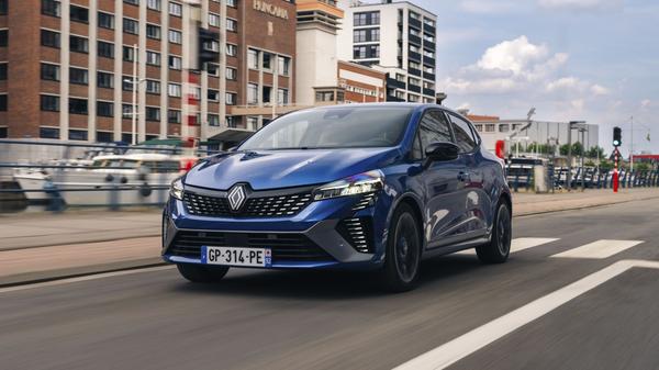 Innerorts ist es gut möglich, den Kraftstoffkonsum unter fünf Liter zu drücken. Bei zügigem Autobahntempo muss aber mit Werten über sieben Litern gerechnet werden.