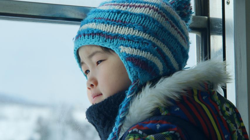 Der Kinderfilm "Takara" kommt ohne Dialoge aus und erzählt die Geschichte eines Jungen in den schneebedeckten Bergen Japans. Von Freitag bis Sonntag läuft der Film beim Kinderkino im Filmhaus . Beginn ist jeweils um 15 Uhr. Ab 5 Jahren empfohlen.