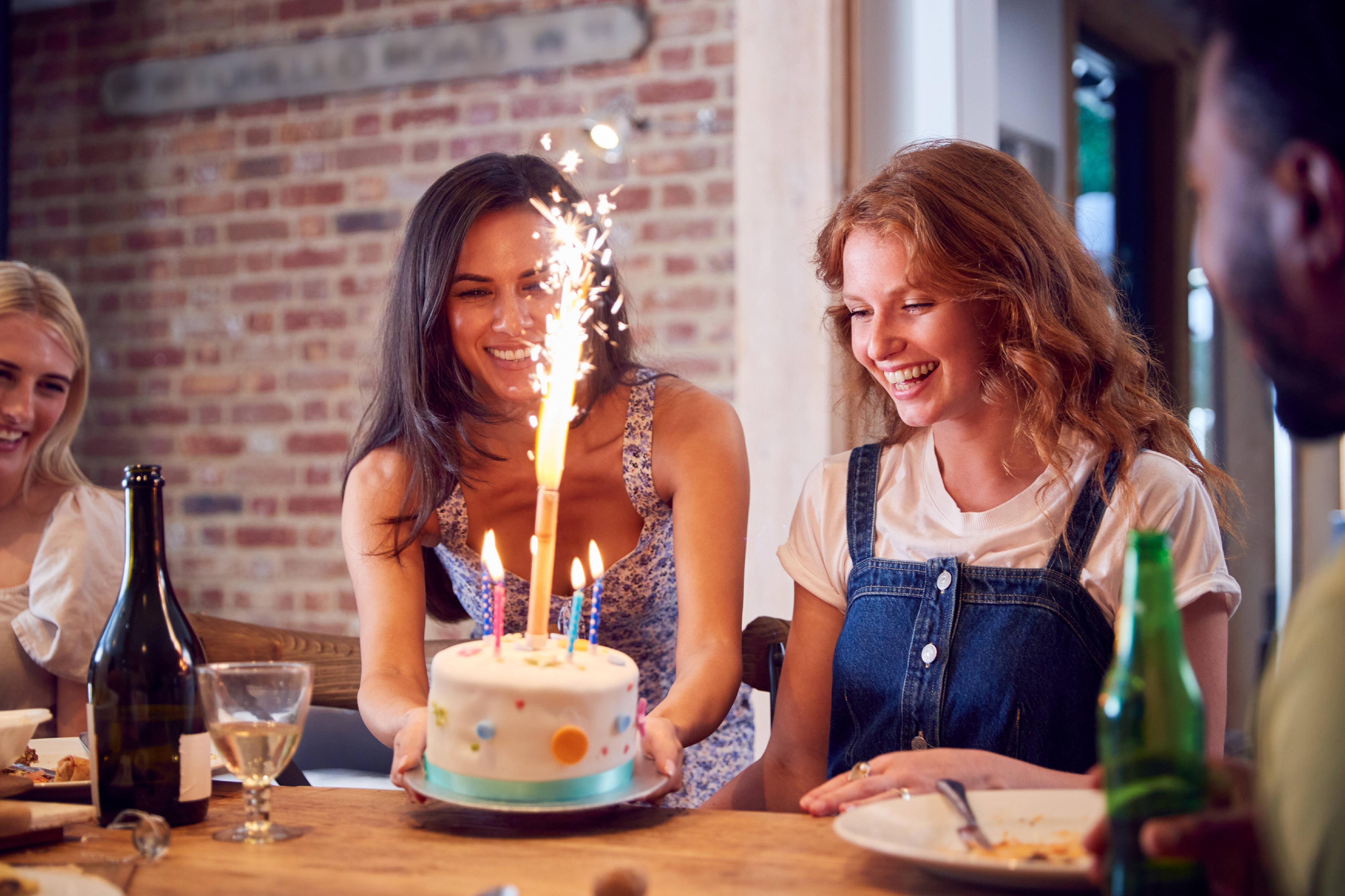 10 Geschenkideen zum 30. Geburtstag für Frauen & Männer