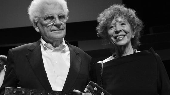 Viele Auszeichnungen erhalten: Schriftstellerin aus Franken ist tot