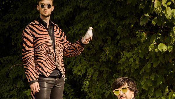 Die beiden Zauberer Siegfried und Joy veranstalten am Wochenende fünf Zaubershows in der Nürnberger Tafelhalle. Neben "Las Vegas in Nürnberg" am Freitag, 1. März, um 17 und um 20 Uhr sowie am Samstag, 2. März, um 17 Uhr, stellen die beiden auch die Show "Familienzauber!" am Samstag, 2. März, um 20 Uhr und am Sonntag, 3. März, um 15 Uhr vor.
