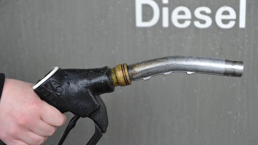 Tanken in Nürnberg, Fürth und Erlangen: Benzinpreise steigen, Dieselpreise sinken
