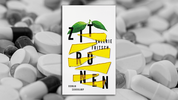 Die österreichische Schriftstellerin und Fotografin Valerie Fritsch hat schon mit ihrem ersten Roman "Winters Garten" aufhorchen lassen, einer gekonnt sprachverliebten Geschichte, in der der Weltuntergang fast zärtlich zelebriert wurde. Ihr nun drittes Buch heißt ganz einfach "Zitronen" und wieder ist es Fritschs Gefühl für den Klang der Wörter und Sätze, das gefangen nimmt. Es geht um die fast mörderische Liebe einer Mutter zu ihrem Sohn, aus der der Erwachsene endlich fliehen möchte. Die Zuneigung ist ungeheuerlich im schlimmsten Sinn, die Abhängigkeit verbietet jegliche Freiheit, ein Entkommen ist nicht vorgesehen. "Die Angst machte ihn grausam", heißt es einmal; davon zu lesen schmerzt und entwickelt trotzdem einen irritierenden Sog. (Suhrkamp, 24 Euro) Bernd Noack